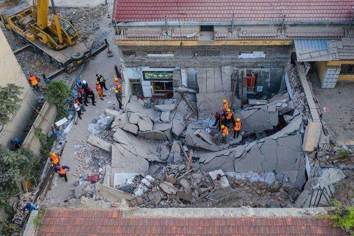 Nhà hàng ở Trung Quốc bất ngờ đổ sập, ít nhất 17 người chết, 21 người đang nguy kịch
