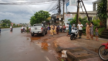 tin tuc tai nan giao thong tngt nong nhat chieu 318 quyet dinh bo cua chay lay nguoi nam thanh nien thoat chet than ky truoc dau xe tai