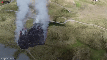 Video: Sân golf bốc cháy sau cơn sóng nhiệt