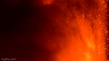 Video: Cận cảnh dòng dung nham phun trào từ núi lửa lớn nhất châu Âu