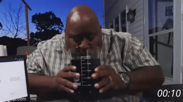 Video: Người đàn ông uống 2 lít nước ngọt có ga với tốc độ thần sầu