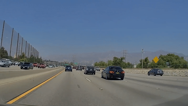 Camera giao thông: Cố vượt giữa 2 xe, chiếc sedan gây họa trên cao tốc