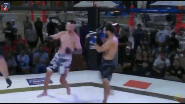 Video: Võ sĩ MMA khiến đối thủ bị 'choáng' sau cú knock out tuyệt đỉnh