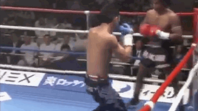 Video: "Thánh" Muay Thái đấm gục võ sĩ Nhật Bản sau 15 giây khai màn