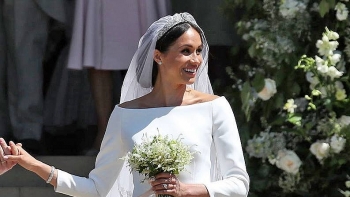Váy cưới của Nữ công tước xứ Sussex được tìm kiếm nhiều nhất năm