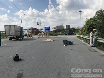 Tin tức tai nạn giao thông (TNGT) nóng nhất chiều 3/9: Đi đám ma, một phụ nữ bị xe container cán tử vong