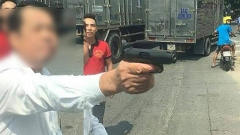 Công an Bắc Ninh xác minh thông tin tài xế cầm vật giống súng dọa 