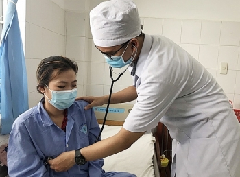 thong tin xa hoi trong ngay con gai danh dap xuc rac do len dau me gia gay phan no