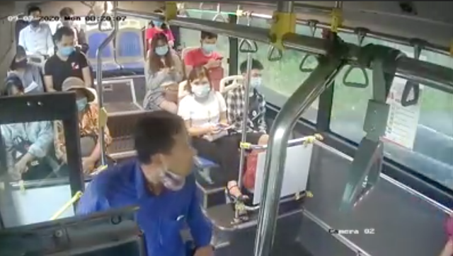 Thông tin xã hội trong ngày: Công ty xe buýt đề nghị công an xử lý người đàn ông 'phun bọt' vào nữ phụ xe