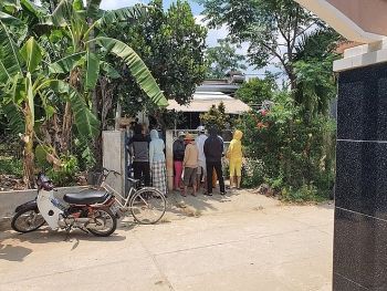 thieu nien 16 tuoi chet truoc san nha ong ba ngoai luc 5 gio sang