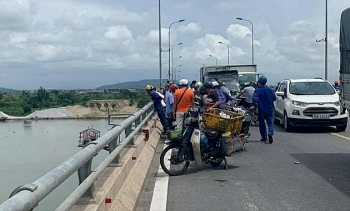 Người đàn ông bất ngờ nhảy sông tự tử, để lại lá thư gửi con trai 2 tuổi