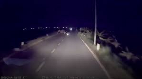 tai nan giao thong chieu 169 nga vang sau khi dam vao dong rom ven duong nguoi phu nu bi o to can qua nguy kich