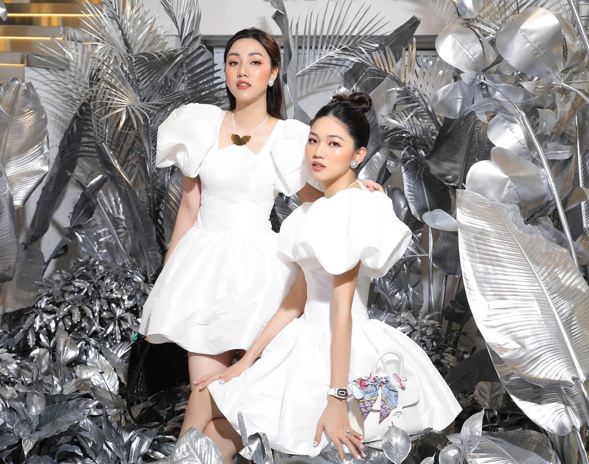 Những cặp chị em ruột là Hoa hậu - Á hậu đình đám trong showbiz Việt
