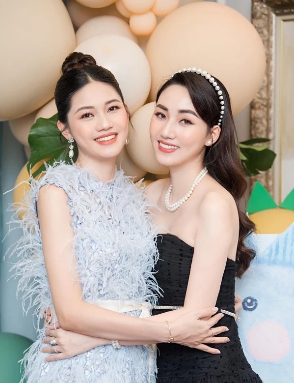 Những cặp chị em ruột là Hoa hậu - Á hậu đình đám trong showbiz Việt