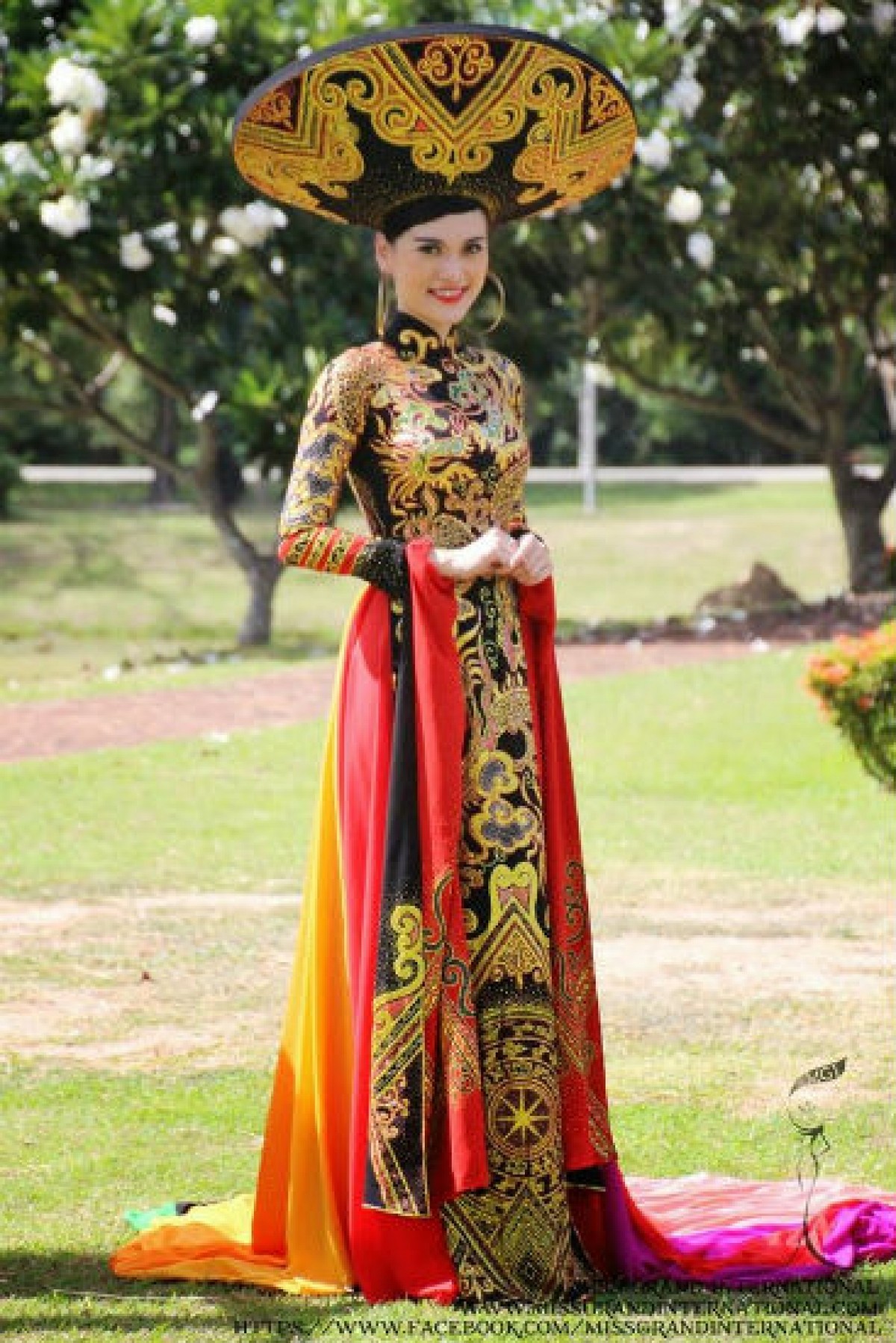 Ngắm những bộ trang phục dân tộc từng được người đẹp Việt mang đến Miss Grand International