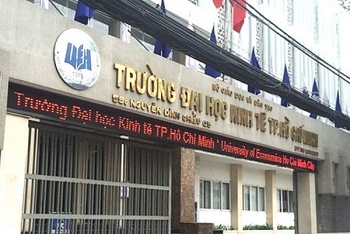 thu tuc nhap hoc dai hoc kinh te tphcm nam 2020