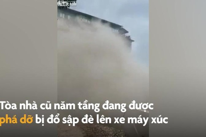 Video: Hãi hùng cảnh tòa nhà 5 tầng bất ngờ đổ sập đè bẹp máy xúc