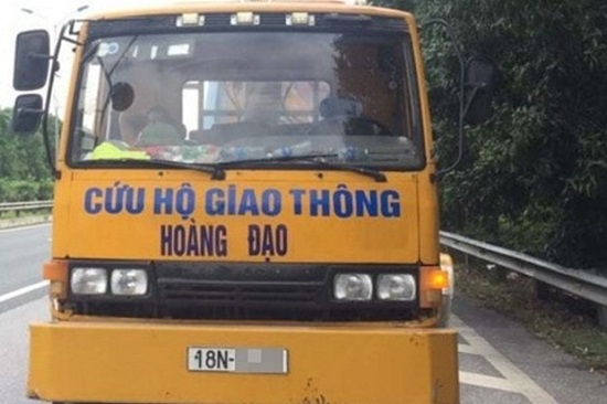 Tai nạn giao thông sáng 12/10: Ô tô 7 chỗ rơi xuống sông Mã, 3 người tử vong