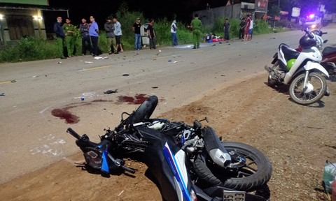 Tai nạn giao thông chiều 25/10: Ô tô lao lên dải phân cách trên cao tốc Hà Nội - Bắc Giang, đâm 2 người chết