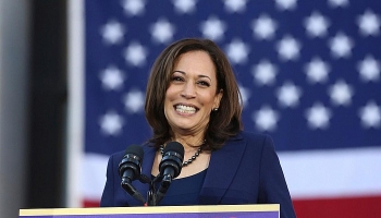 Dân Mỹ thích thú với clip 13 giây về bà Kamala Harris giữa lúc căng thẳng tột độ vì chờ kết quả bầu cử