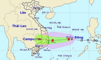 Bão Etau mạnh lên, bốn tỉnh từ Bình Định đến Ninh Thuận sơ tán dân khỏi khu vực nguy hiểm