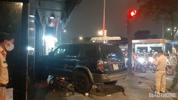 Tai nạn giao thông chiều 11/11: Tài xế nhầm chân ga, điều khiển ô tô đâm 4 người nằm gục giữa phố