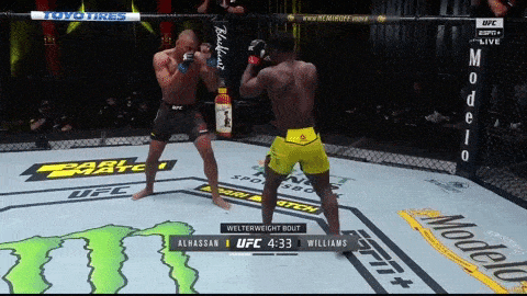 Video: Võ sĩ UFC liên tục đấm đá thăm dò rồi bất ngờ tung đòn như chớp khiến đối thủ gục như cây chuối