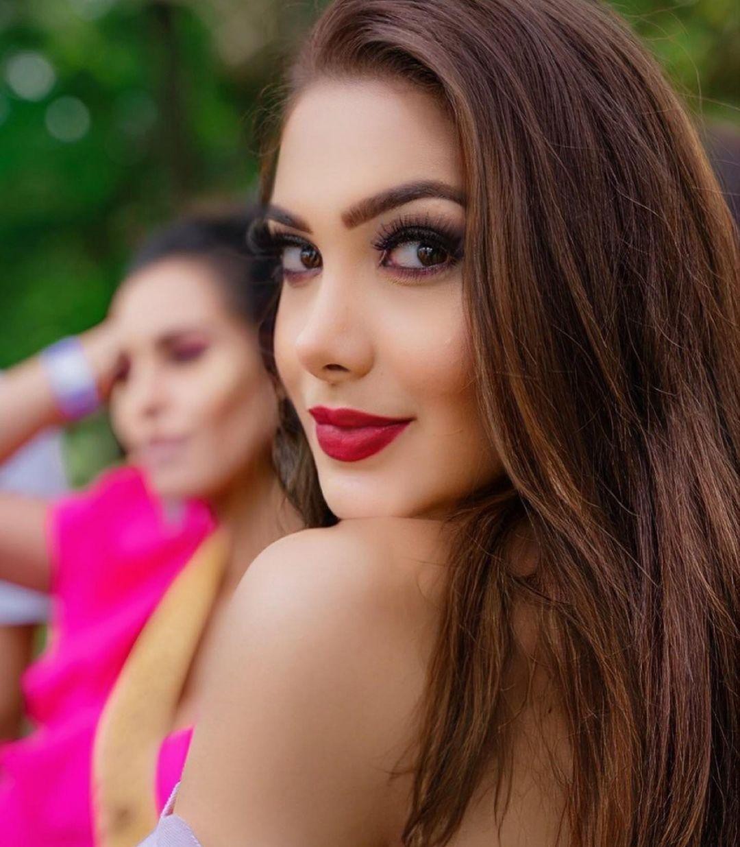 Đường cong rực lửa của tân Hoa hậu Hoàn vũ Guatemala 2021