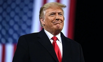 tong thong trump cam ket se hanh dong tu te va quen di moi chuyen neu thua cuoc