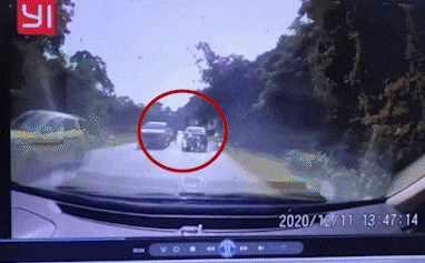 Camera giao thông: Thanh niên phi xe như tên bắn, đâm nát đầu ô tô chỉ trong 3 giây