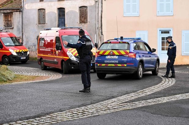 Giải cứu nạn nhân bị bạn tình đánh đập, 3 cảnh sát Pháp bị thiệt mạng