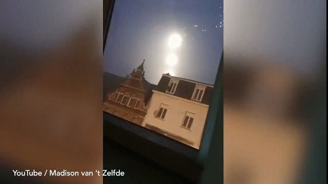 Quả cầu ánh sáng khổng lồ bí ẩn xuất hiện trên bầu trời Bỉ