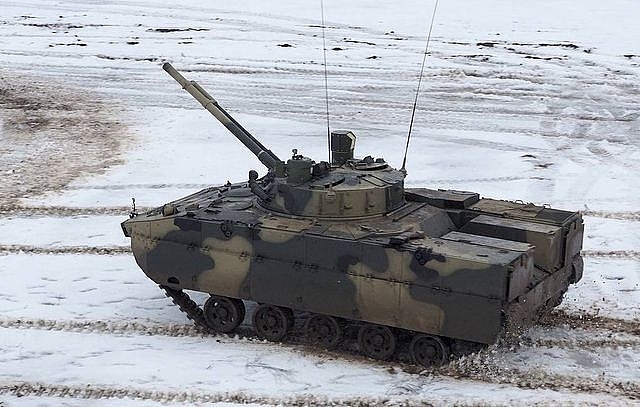 Xe thiết giáp Nga nã nhầm hỏa lực vào trung tâm thương mại do bất cẩn