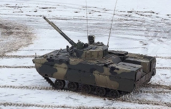 Xe thiết giáp Nga nã nhầm hỏa lực vào trung tâm thương mại do bất cẩn