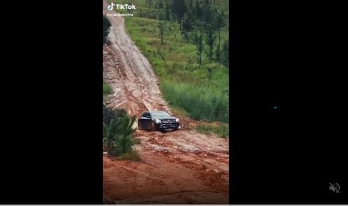 'Ngựa hoang' Mercedes GLC thể hiện khả năng Off-Road khó tin