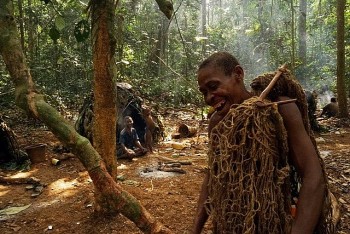 Kỳ bí bộ tộc người lùn Baka tồn tại hàng thiên niên kỷ ở rừng rậm châu Phi