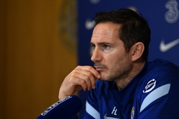 Thua thảm Man City, HLV Frank Lampard vẫn yên vị