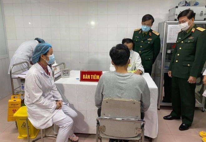 Ngày mai, Việt Nam sẽ tiêm thử mũi 2 vaccine COVID-19 trên người
