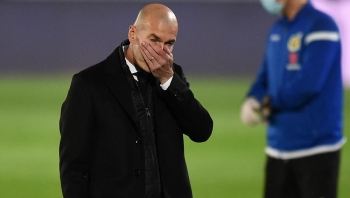 HLV Zidane dính Covid-19, Real rơi vào khủng hoảng
