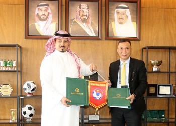 Bóng đá Việt Nam tiếp tục phát triển hợp tác quốc tế