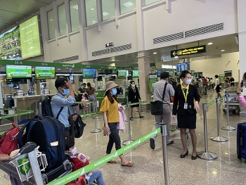 Lịch trình di chuyển và tiếp xúc của Nhân viên sân bay Tân Sơn Nhất mắc COVID-19