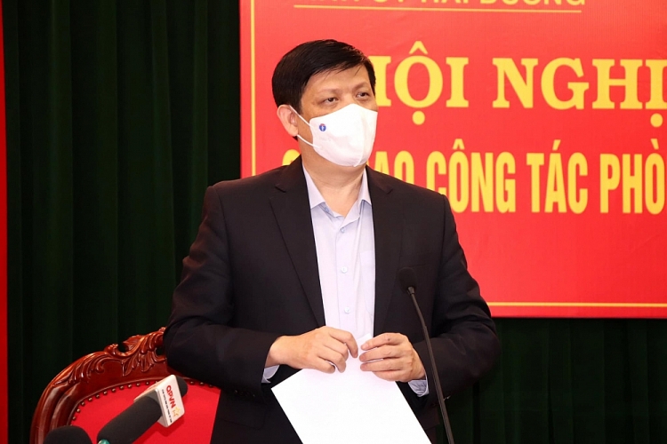 Bộ trưởng Bộ Y tế nhấn mạnh: thời gian qua Bộ Y tế đã hết sức tích cực phối hợp các tổ chức, công ty đàm phán để sớm có vắc xin cho người dân Việt Nam.