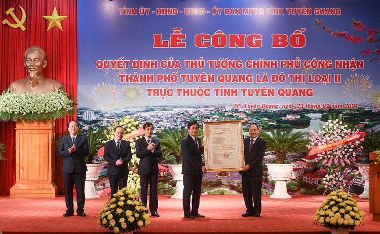 Thủ tướng trao quyết định TP Tuyên Quang đạt chuẩn đô thị loại 2