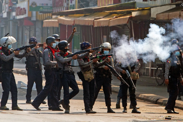 Cảnh sát Myanmar nổ súng vào đám đông biểu tình