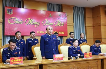 Thủ trưởng Bộ Tư lệnh Cảnh sát biển chúc Tết cán bộ, chiến sĩ Lực lượng đêm giao thừa