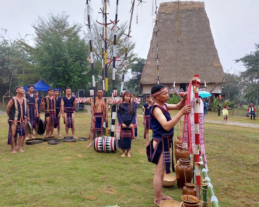 Lễ cưới của người Ba Na: Giữ nến không tắt để tình yêu vĩnh cửu | Văn hóa | Vietnam+ (VietnamPlus)