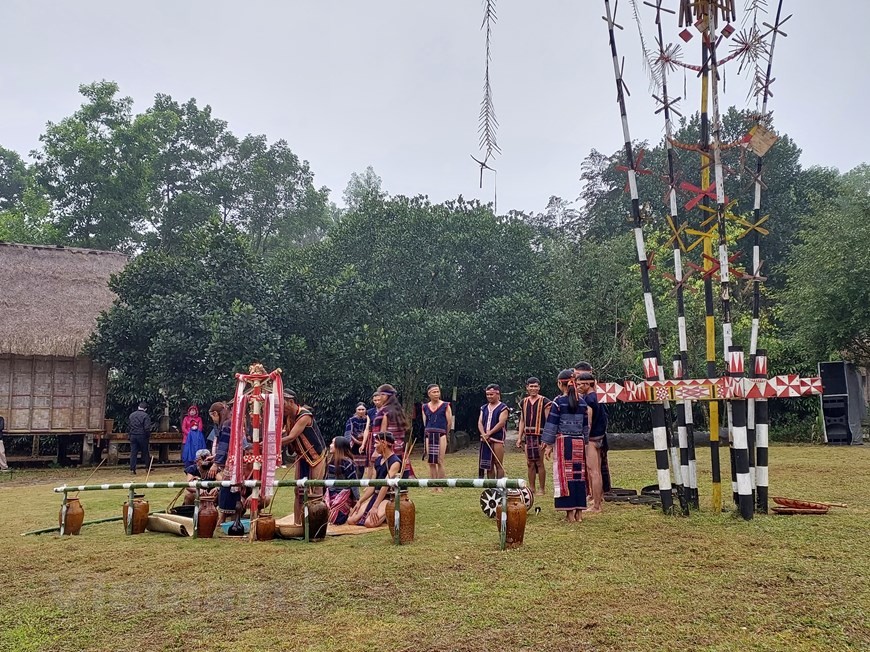 Lễ cưới của người Ba Na: Giữ nến không tắt để tình yêu vĩnh cửu | Văn hóa | Vietnam+ (VietnamPlus)