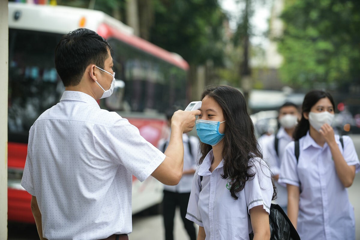 Các trường đại học tại Hà Nội và TP HCM đón sinh viên đi học trực tiếp trở lại