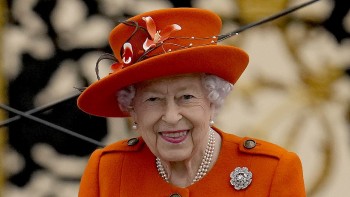Nữ hoàng Anh Elizabeth II mắc COVID-19