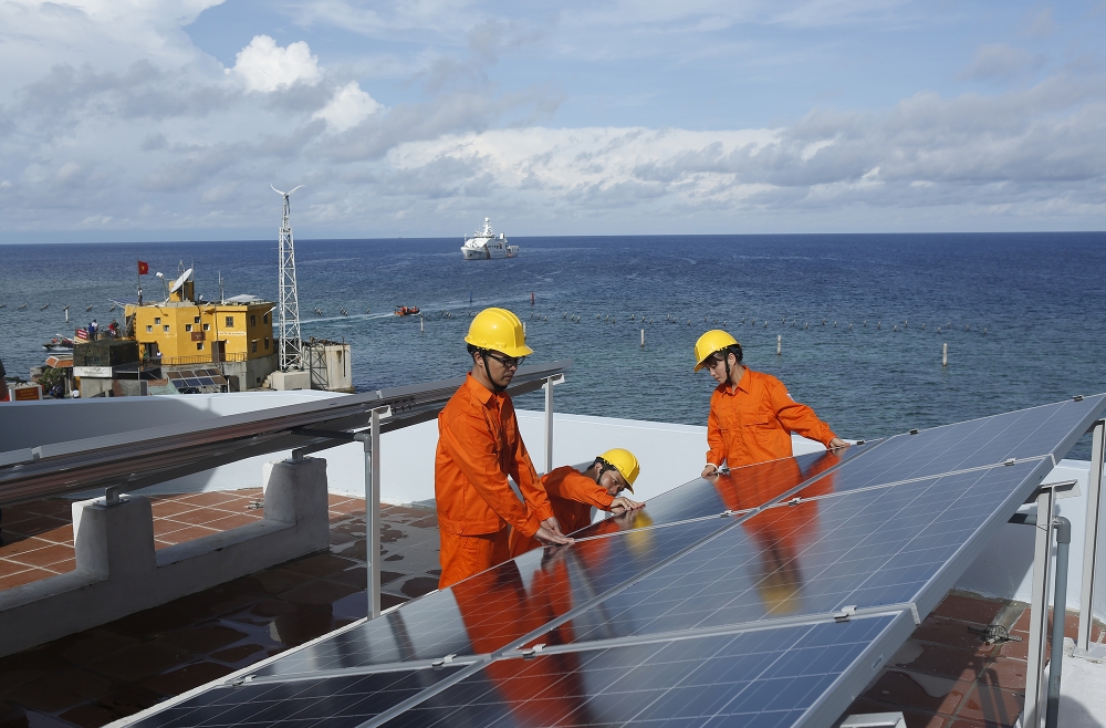 EVNSPC là tổng công ty phân phối điện được EVN giao nhiệm vụ quản lý vận hành hệ thống điện trên quần đảo Trường Sa
